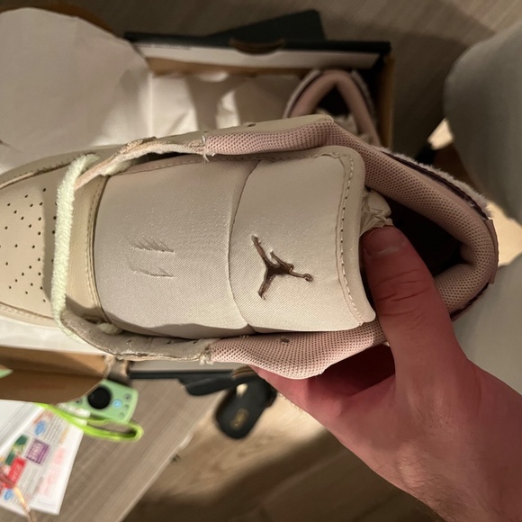 Nike Air Jordan 1 Low SE  5Y - Picture 6 of 10